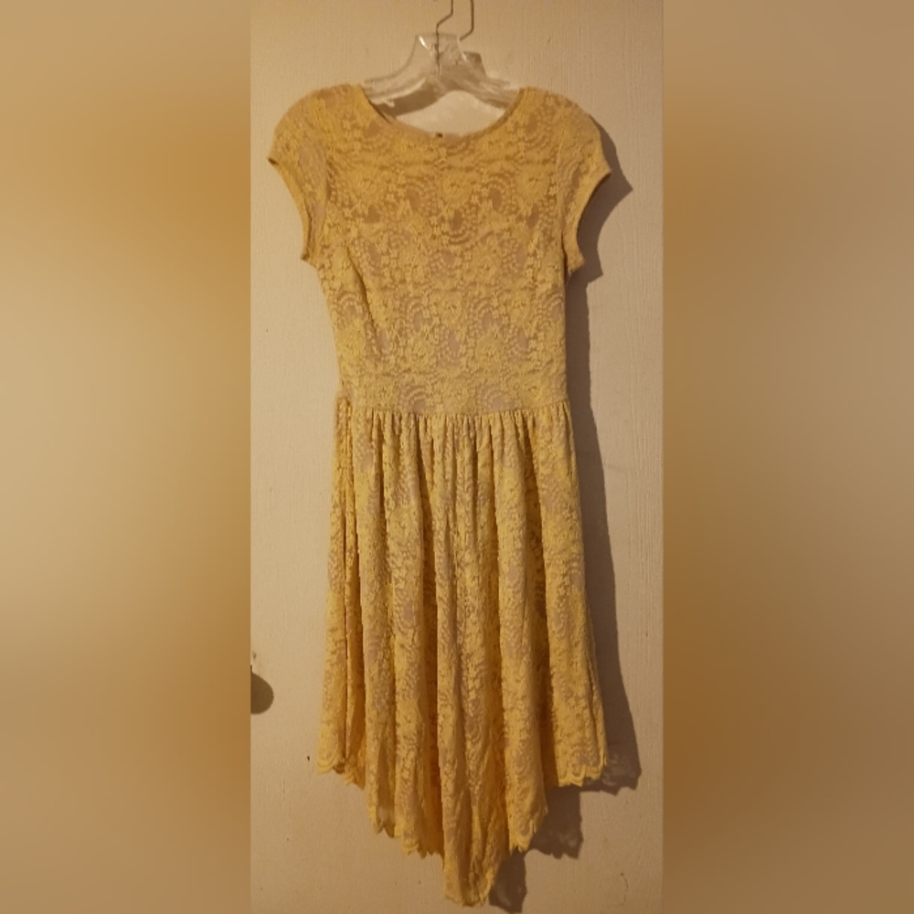 Malloy Lacy  Dress sz. LARGE Light‎ Yellow